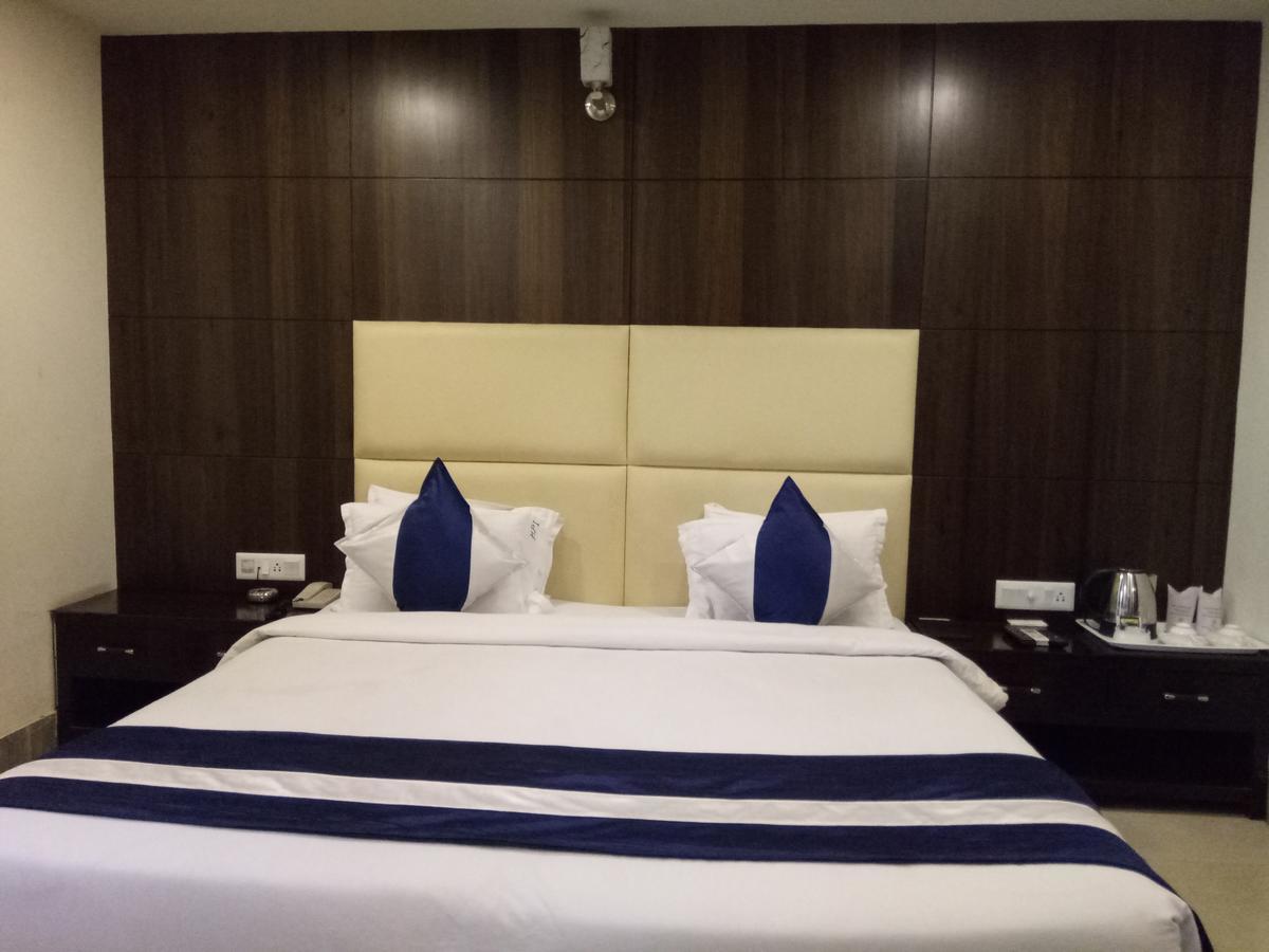 Hotel Presidency Inn Kolkata Exterior photo